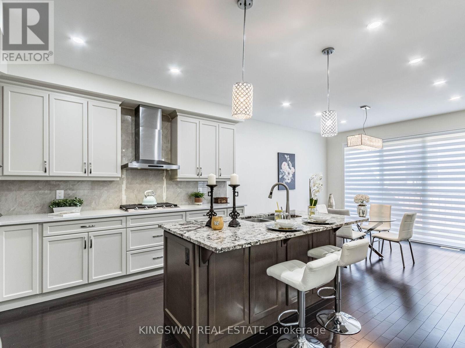 Photo 24 of 1448 Sycamore Garden, Milton ON