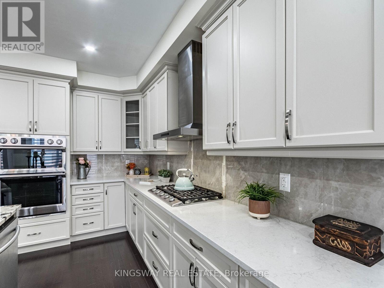 Photo 5 of 1448 Sycamore Garden, Milton ON