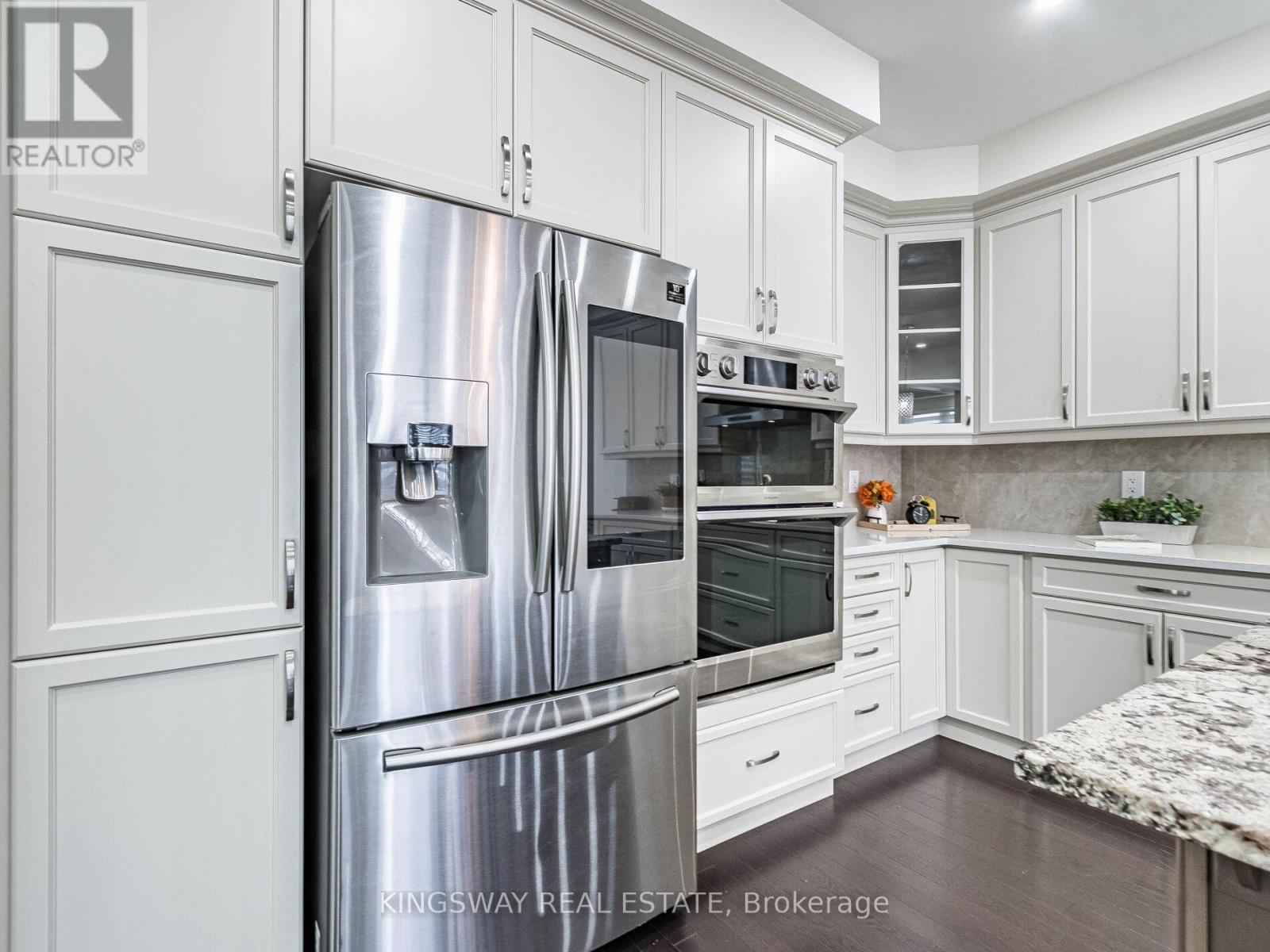 Photo 7 of 1448 Sycamore Garden, Milton ON