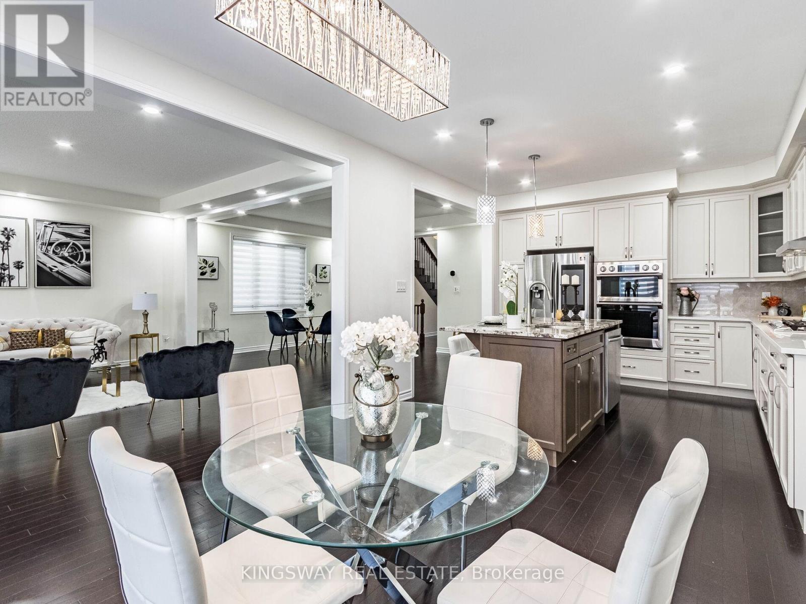 Photo 3 of 1448 Sycamore Garden, Milton ON