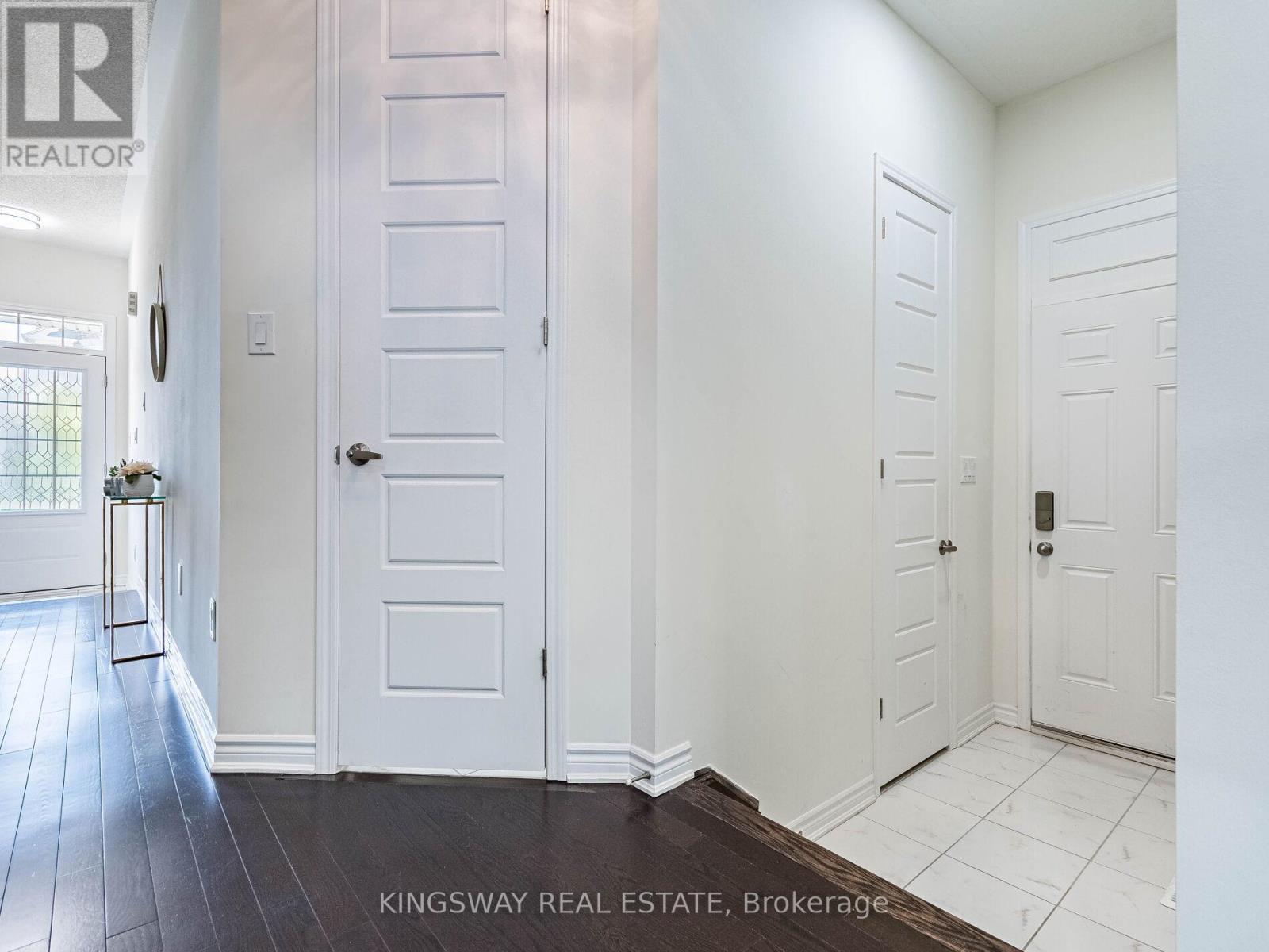 Photo 19 of 1448 Sycamore Garden, Milton ON
