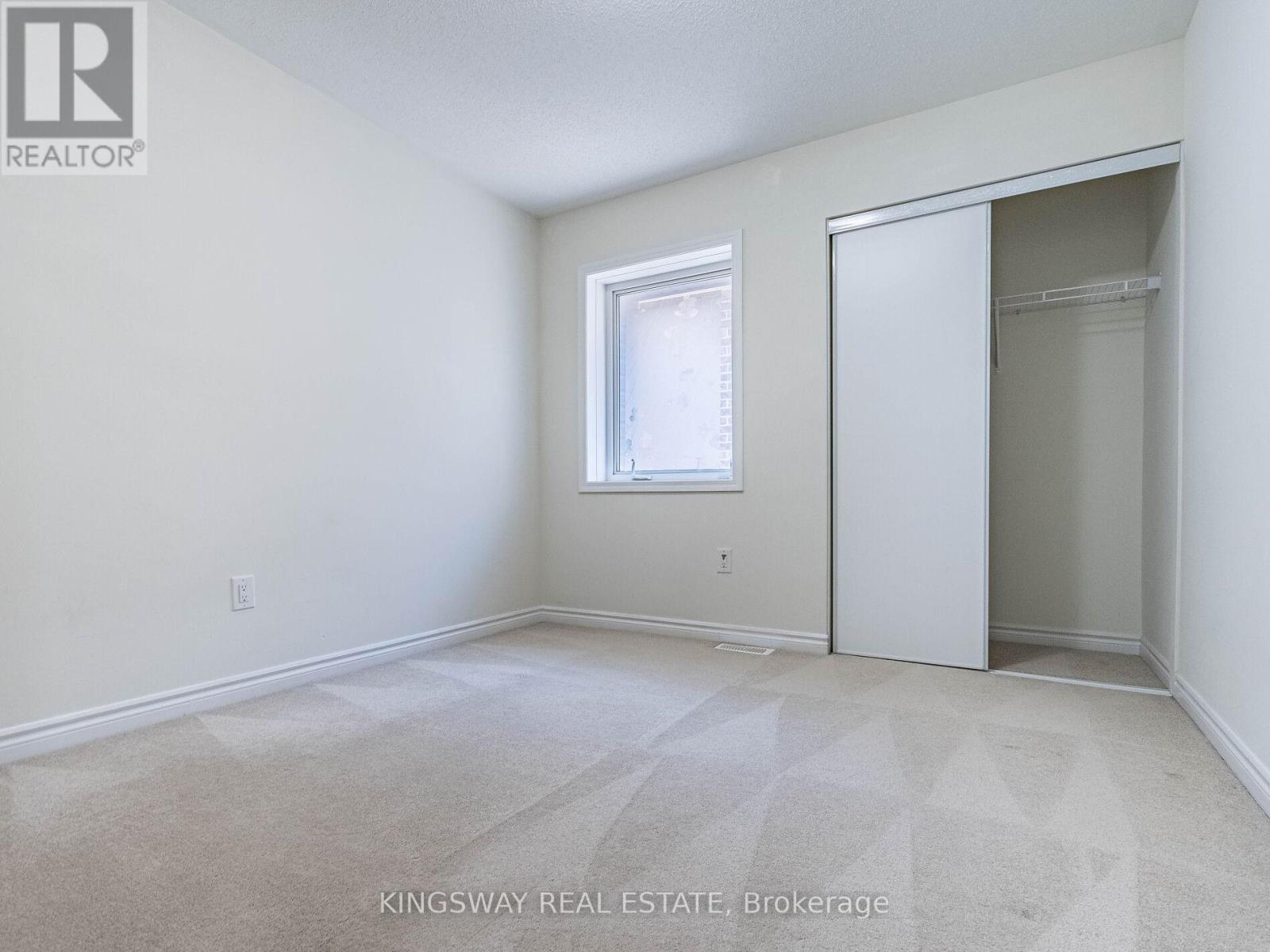 Photo 18 of 1448 Sycamore Garden, Milton ON