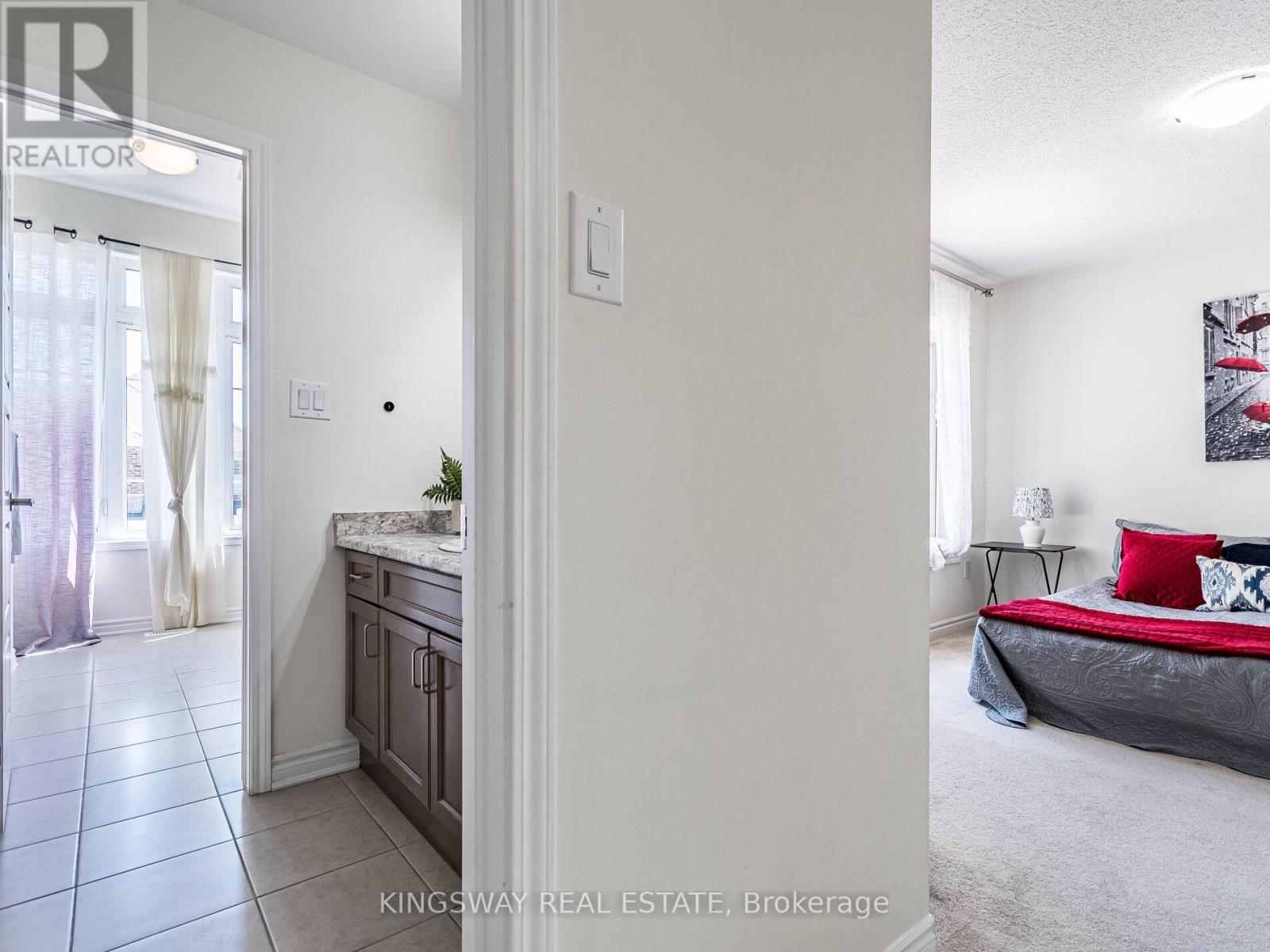Photo 45 of 1448 Sycamore Garden, Milton ON