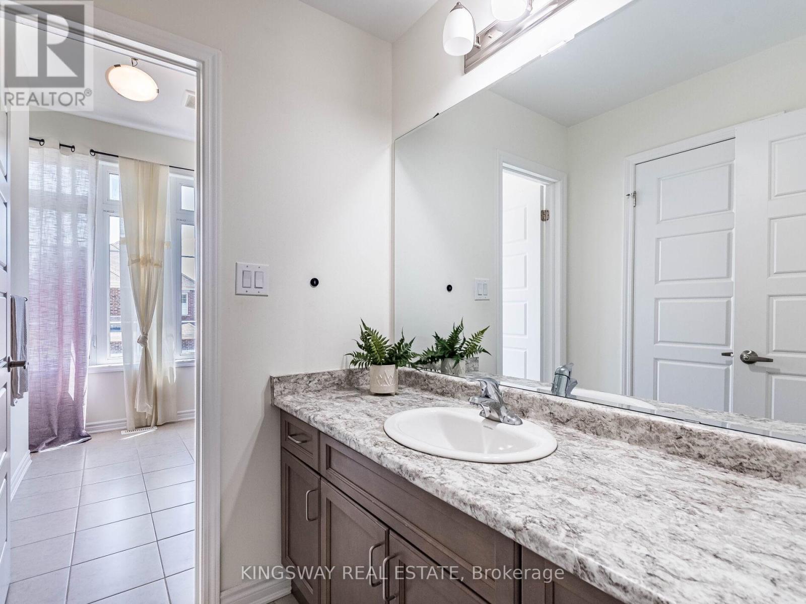 Photo 26 of 1448 Sycamore Garden, Milton ON