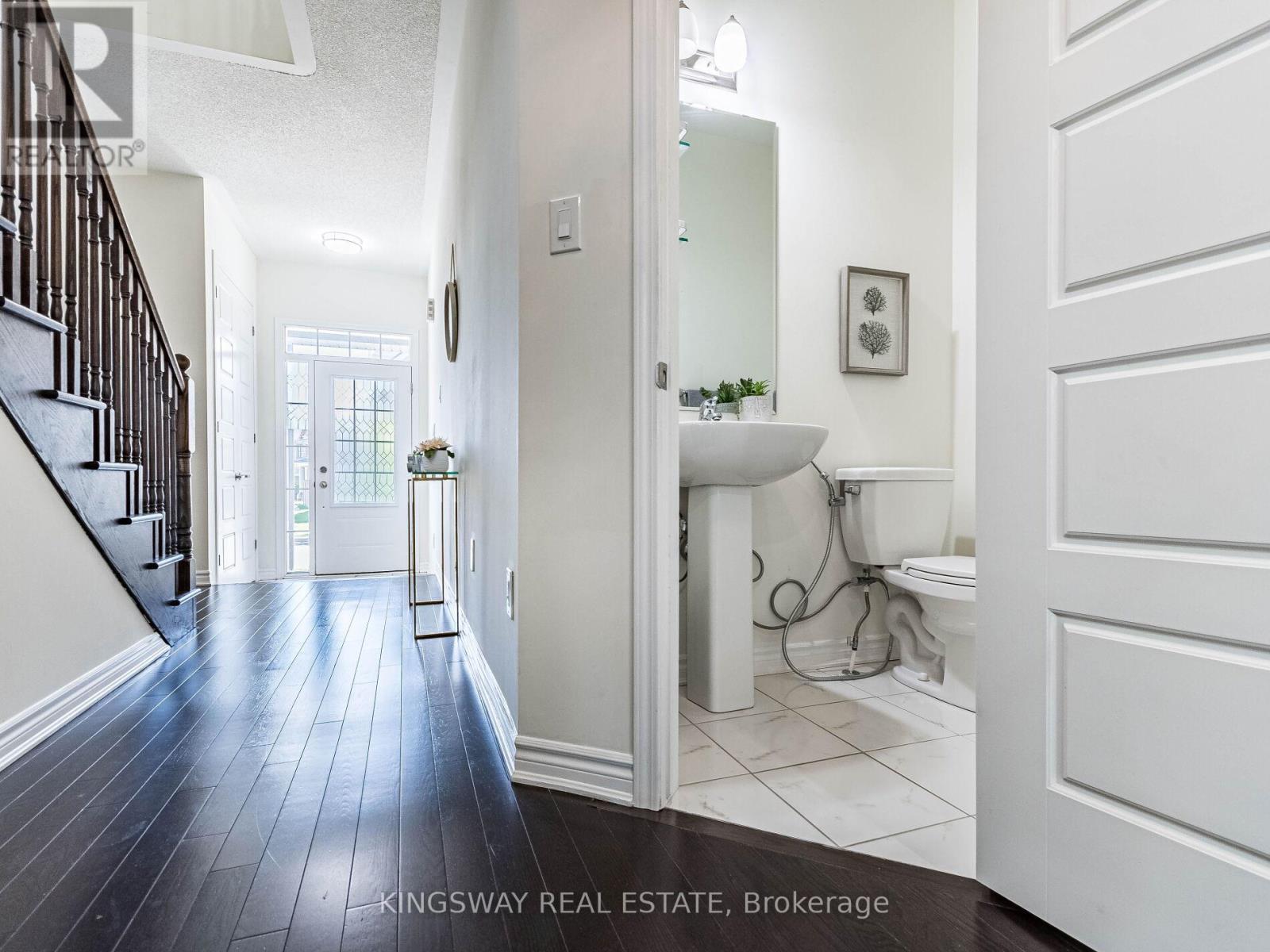 Photo 42 of 1448 Sycamore Garden, Milton ON