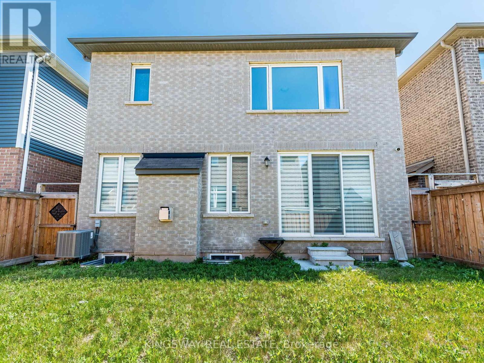 Photo 22 of 1448 Sycamore Garden, Milton ON