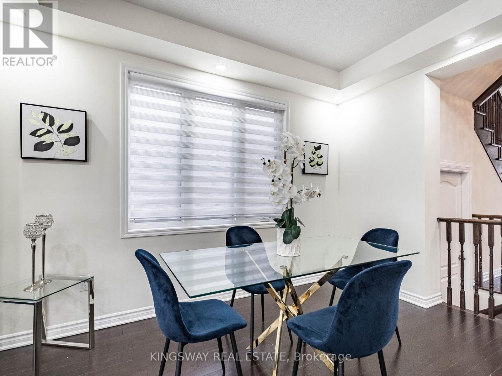 Photo 17 of 1448 Sycamore Garden, Milton ON
