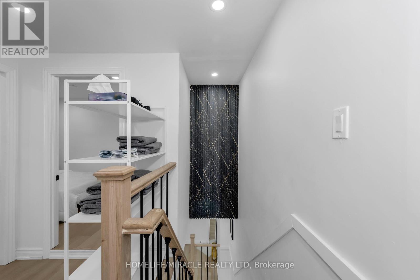 Photo 18 of 195 Randi Road, Mississauga ON