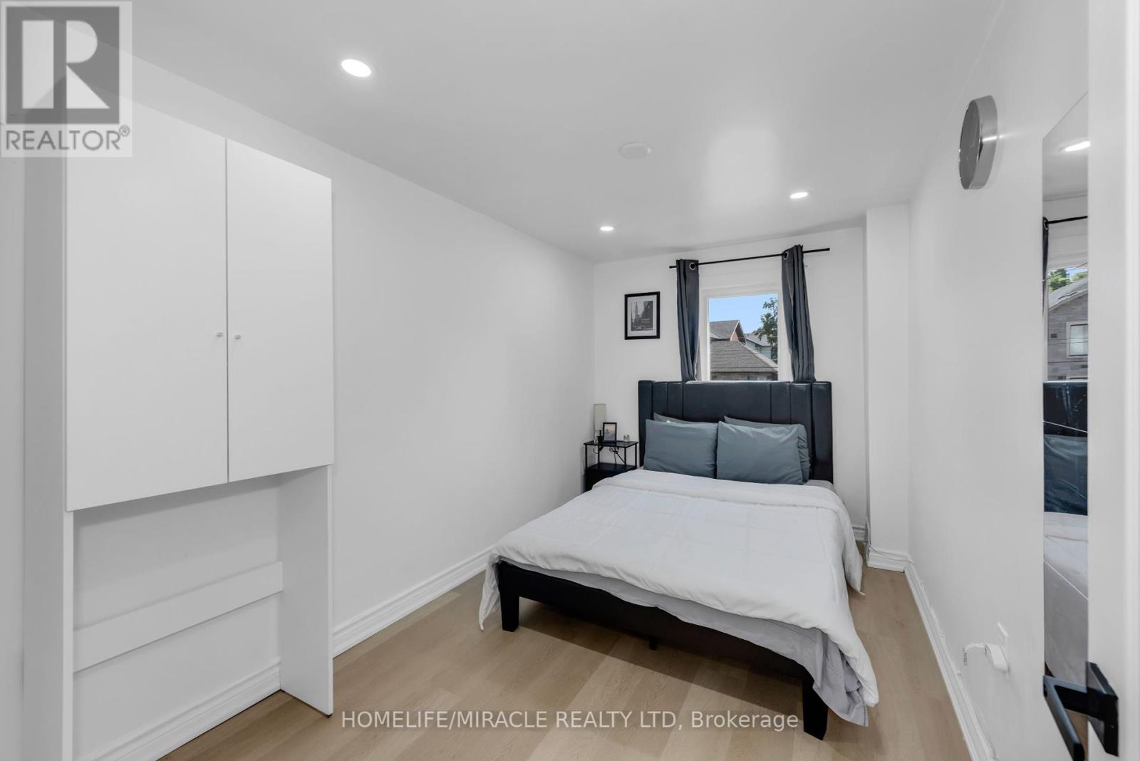 Photo 17 of 195 Randi Road, Mississauga ON