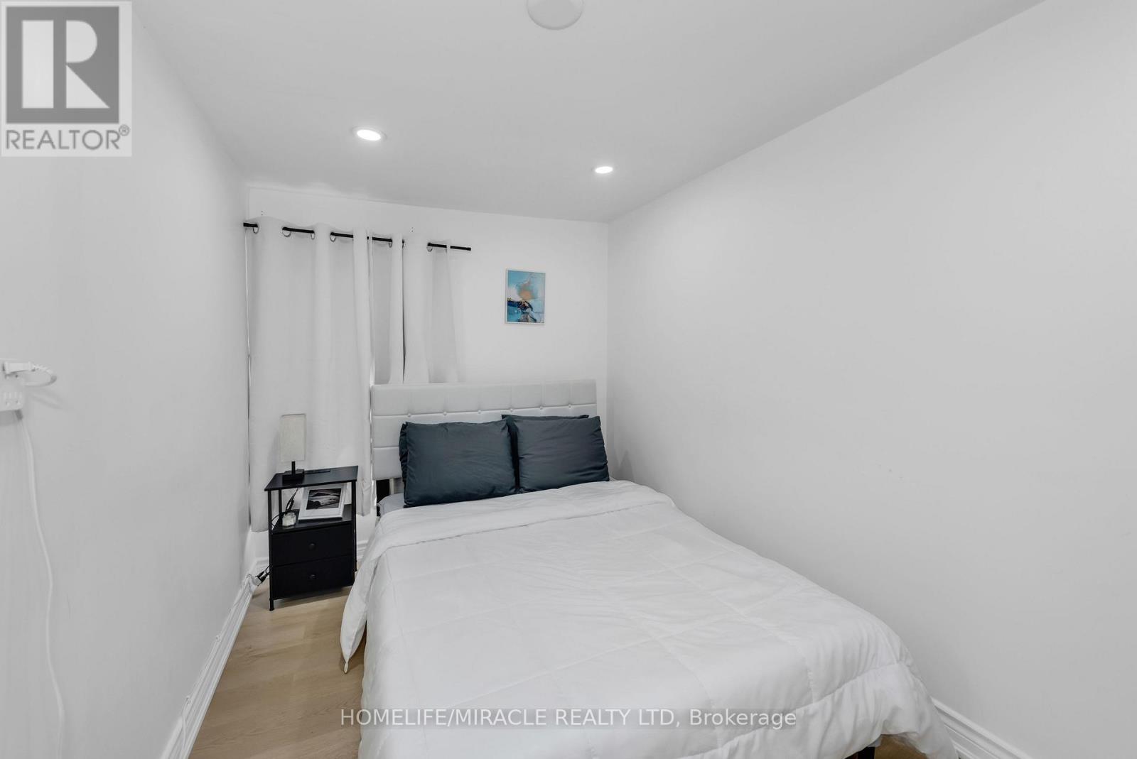 Photo 10 of 195 Randi Road, Mississauga ON