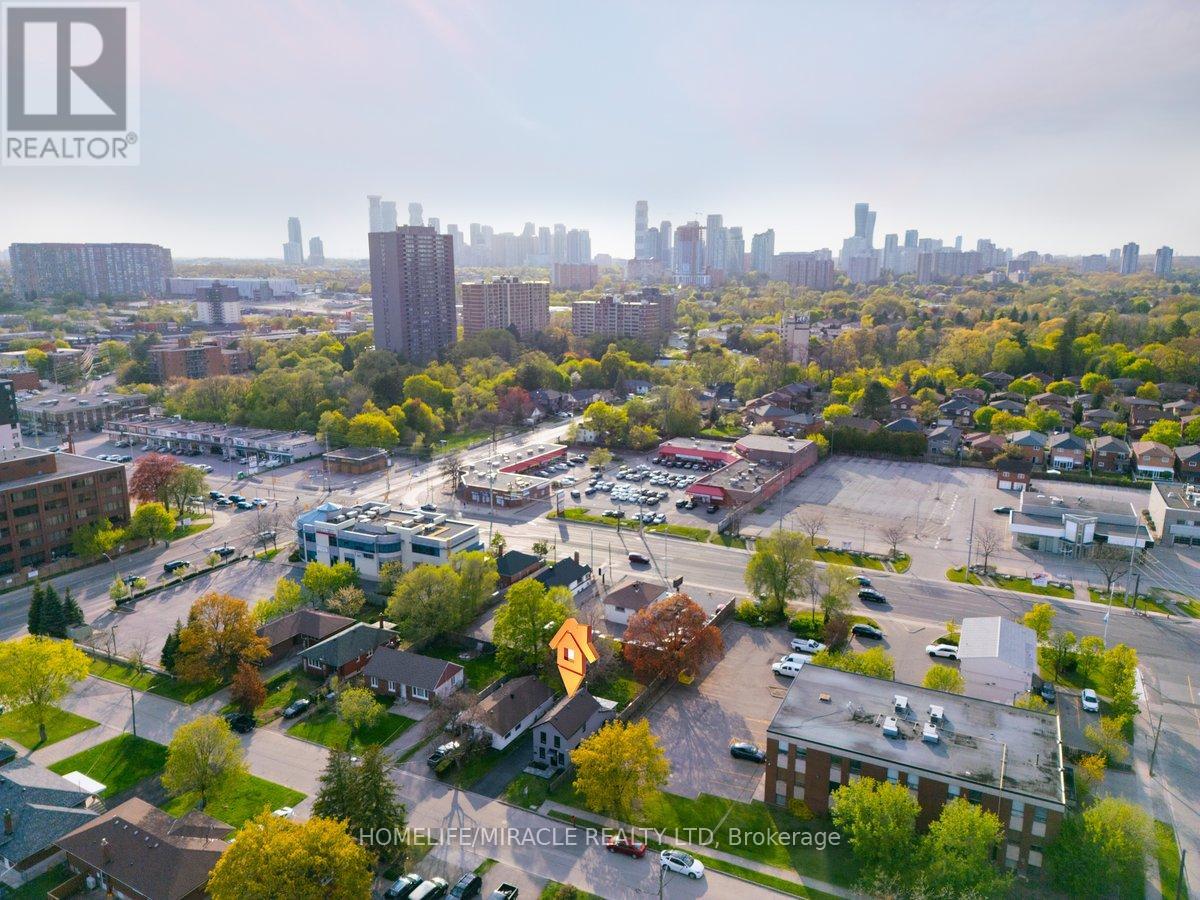 Photo 8 of 195 Randi Road, Mississauga ON
