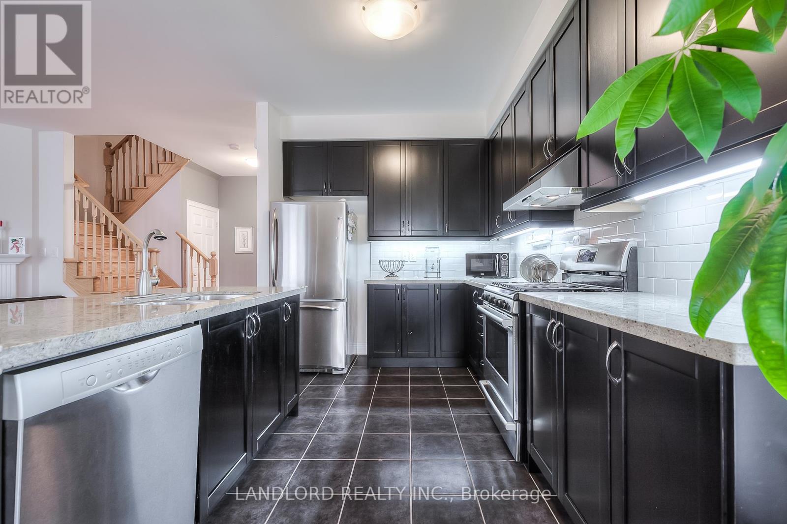 Photo 9 of 993 Southdown Road, Mississauga ON