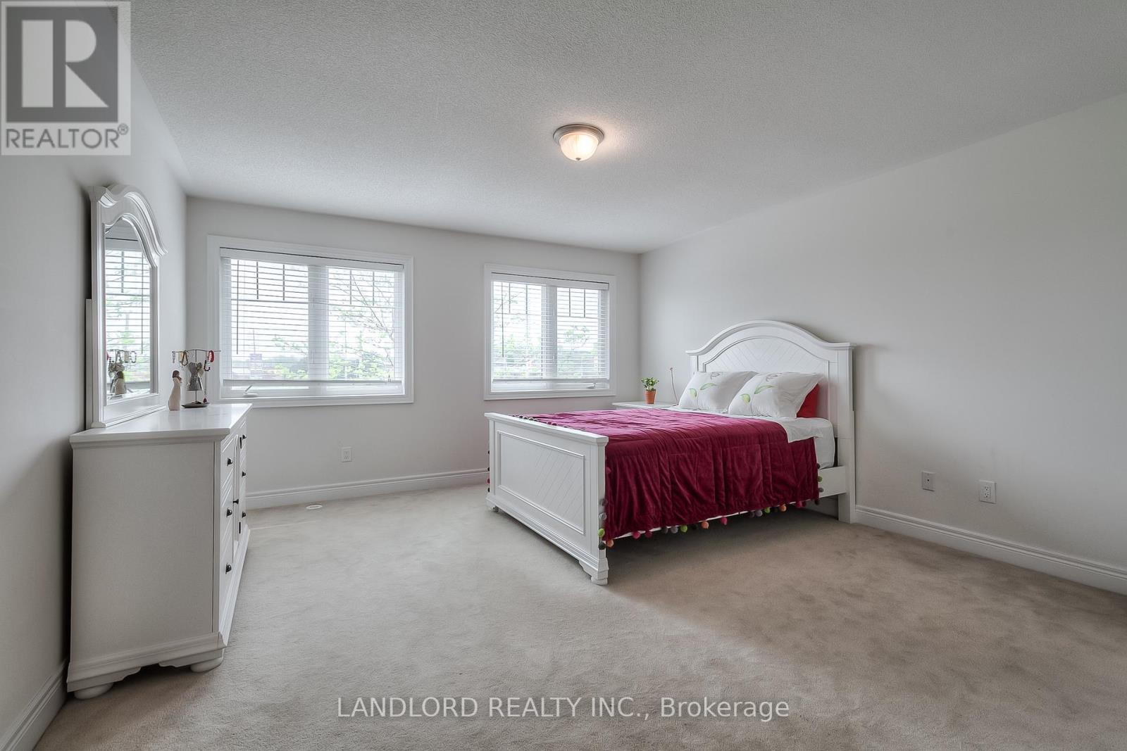 Photo 10 of 993 Southdown Road, Mississauga ON
