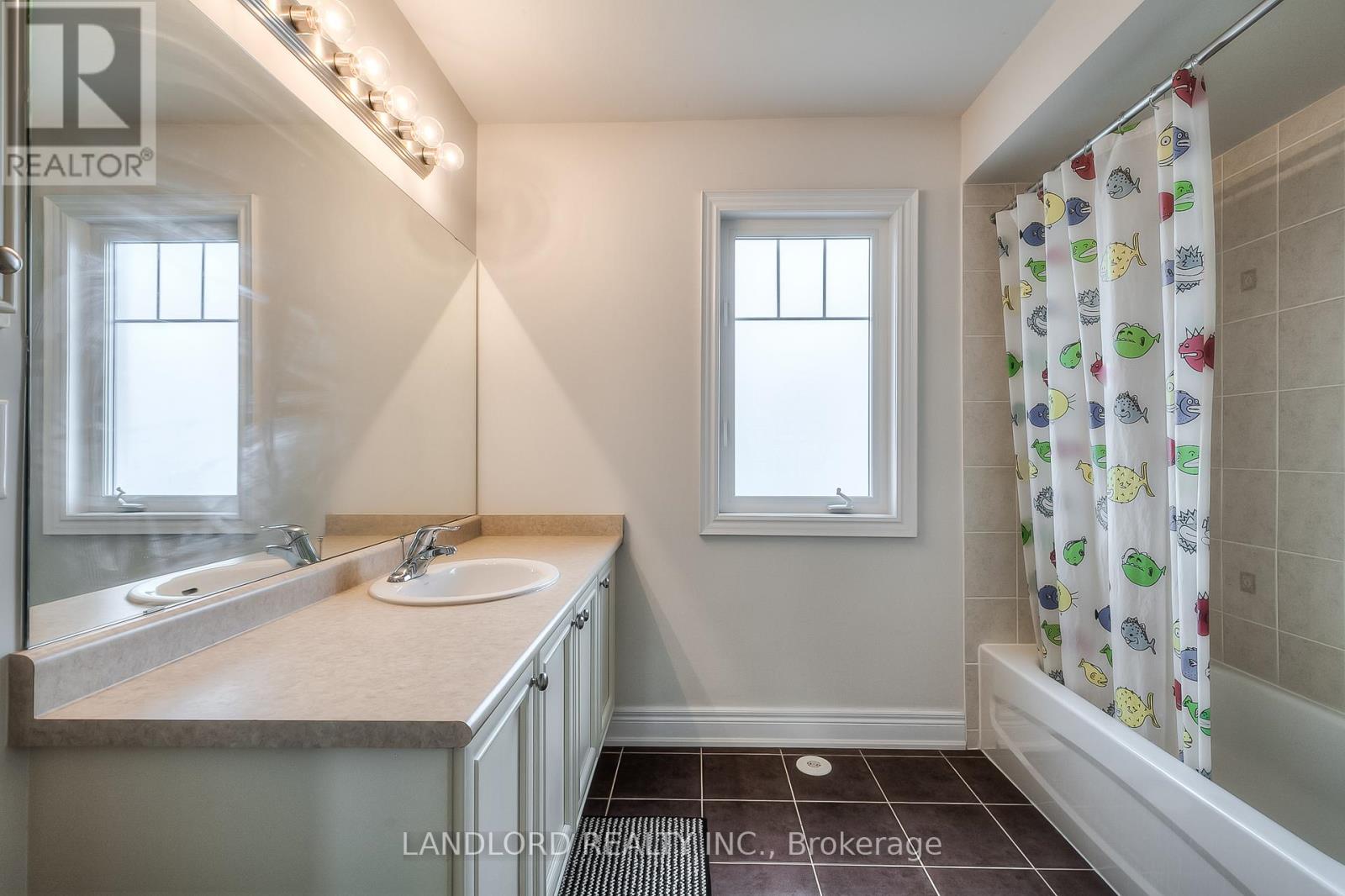 Photo 19 of 993 Southdown Road, Mississauga ON