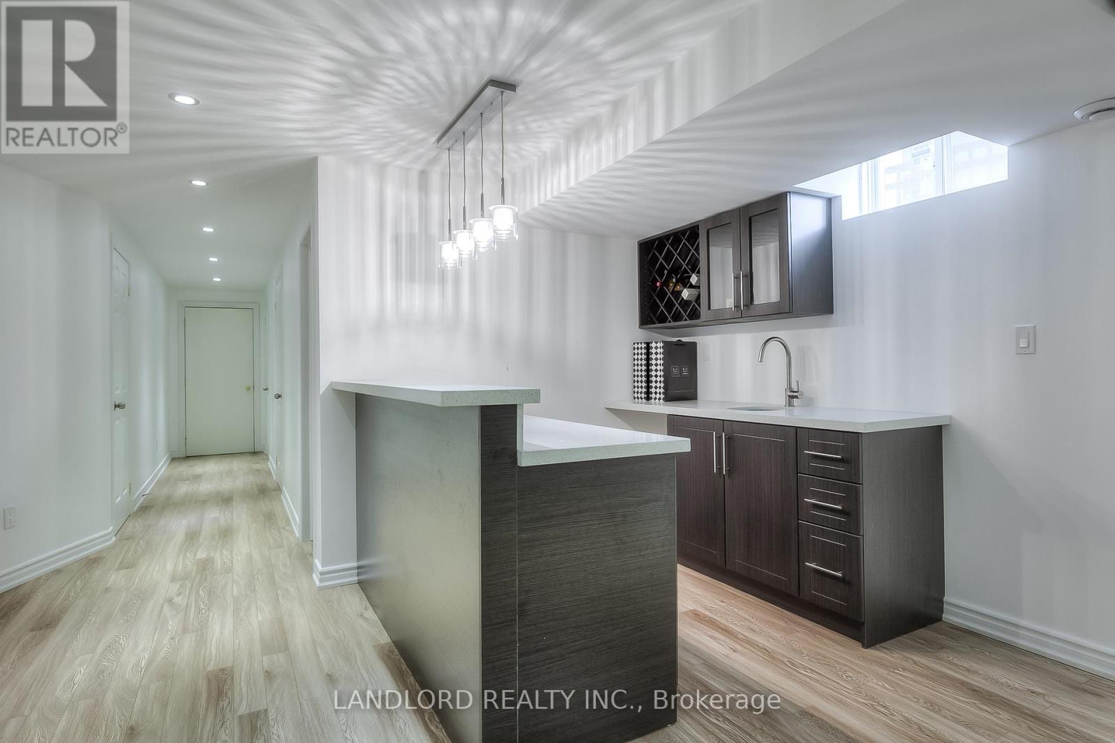 Photo 2 of 993 Southdown Road, Mississauga ON