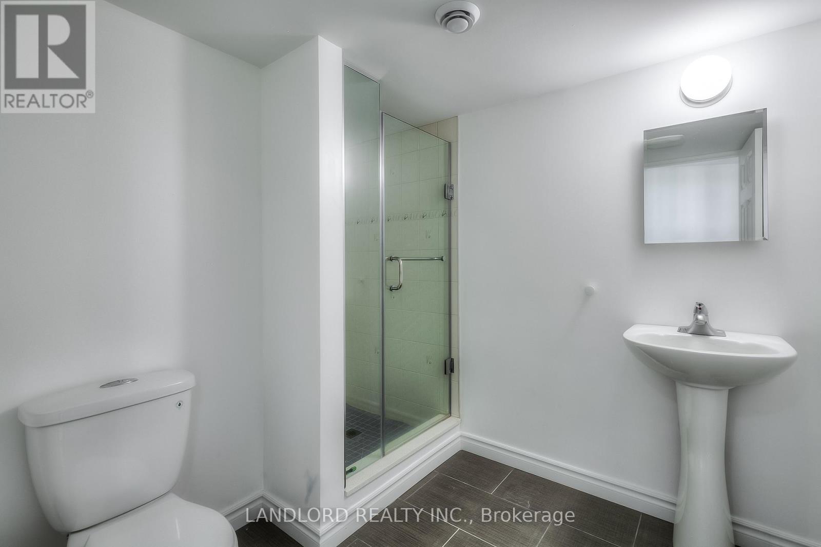 Photo 8 of 993 Southdown Road, Mississauga ON