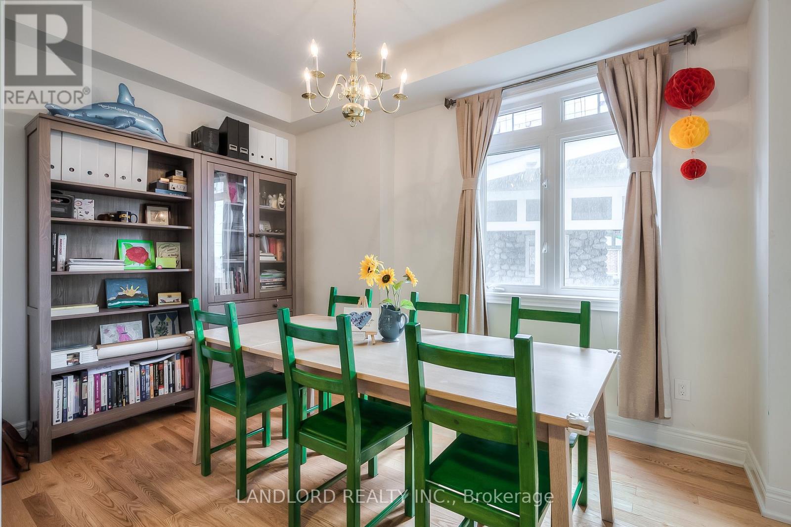 Photo 11 of 993 Southdown Road, Mississauga ON