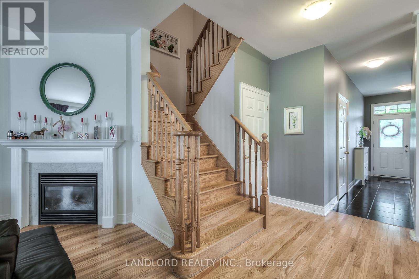 Photo 6 of 993 Southdown Road, Mississauga ON