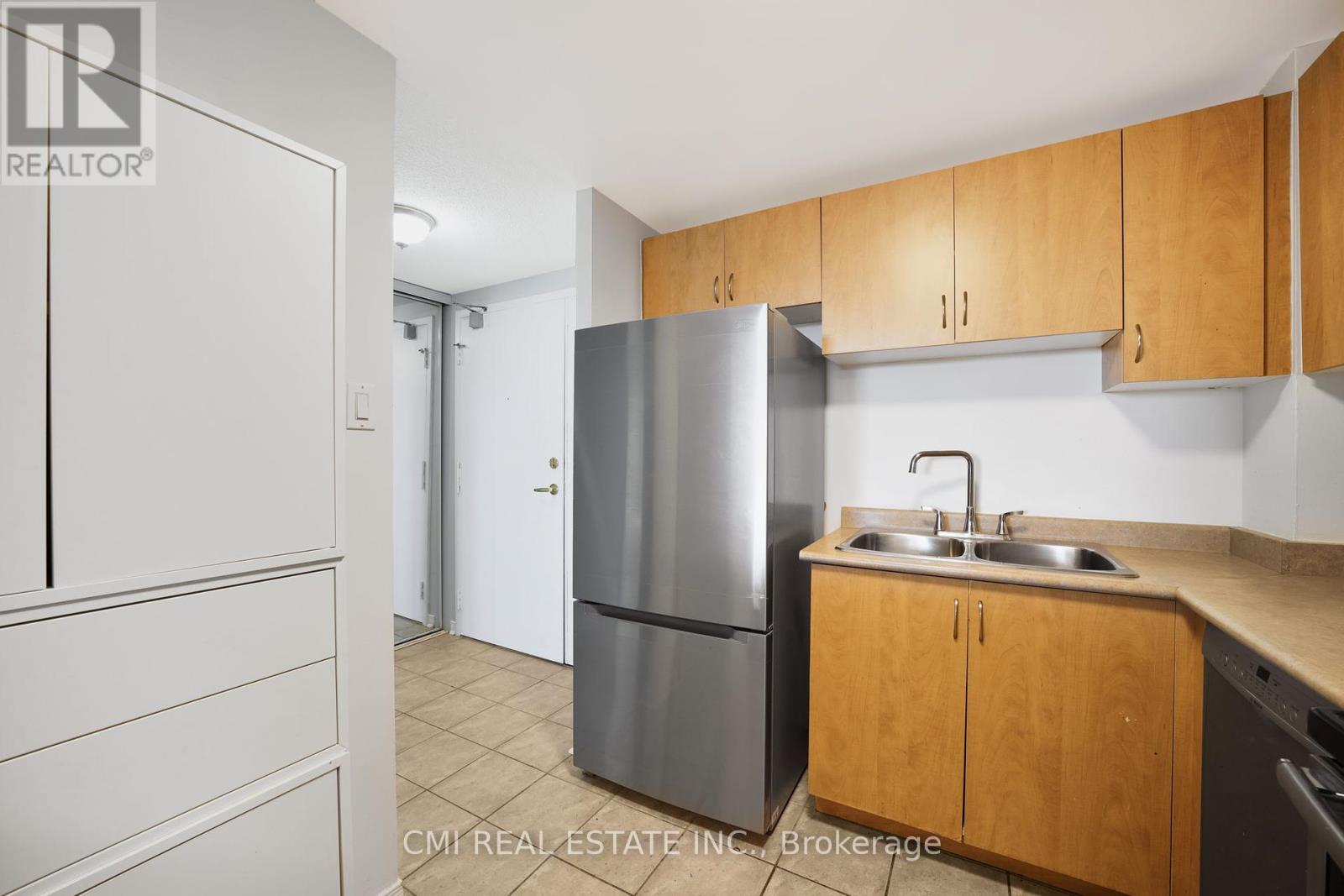 Photo 7 of 302 6720 Glen Erin Drive, Mississauga ON