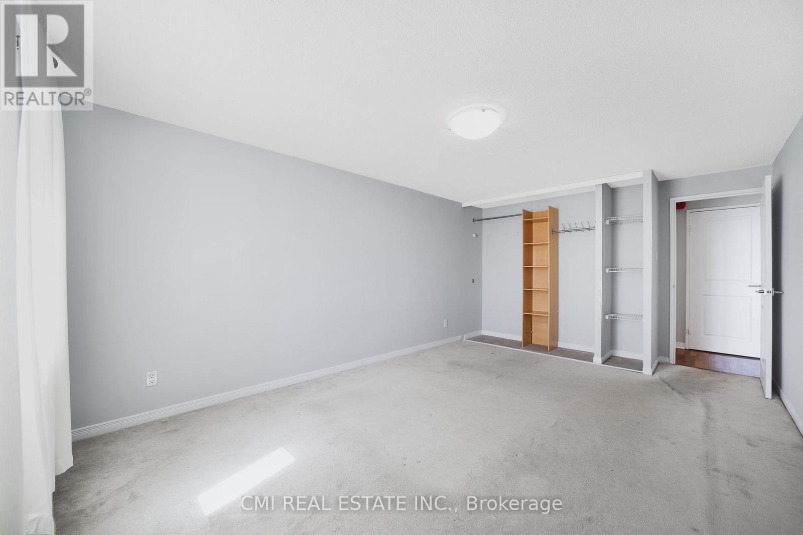 Photo 5 of 302 6720 Glen Erin Drive, Mississauga ON