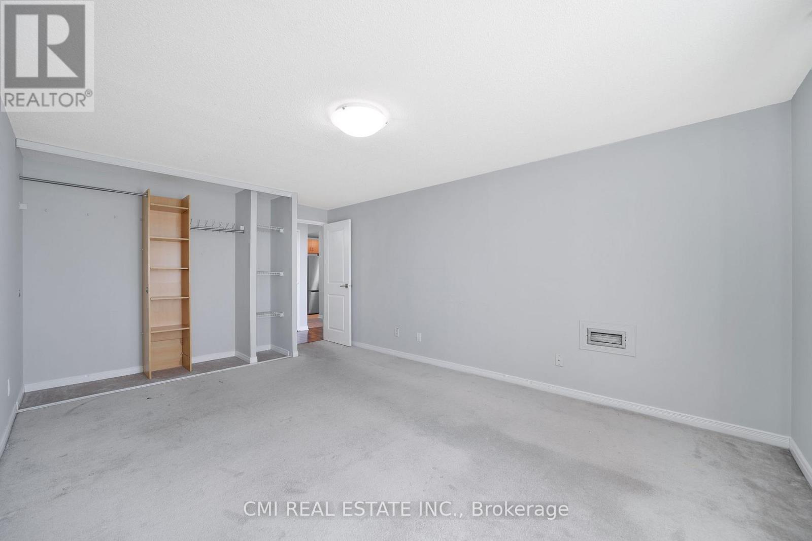 Photo 10 of 302 6720 Glen Erin Drive, Mississauga ON