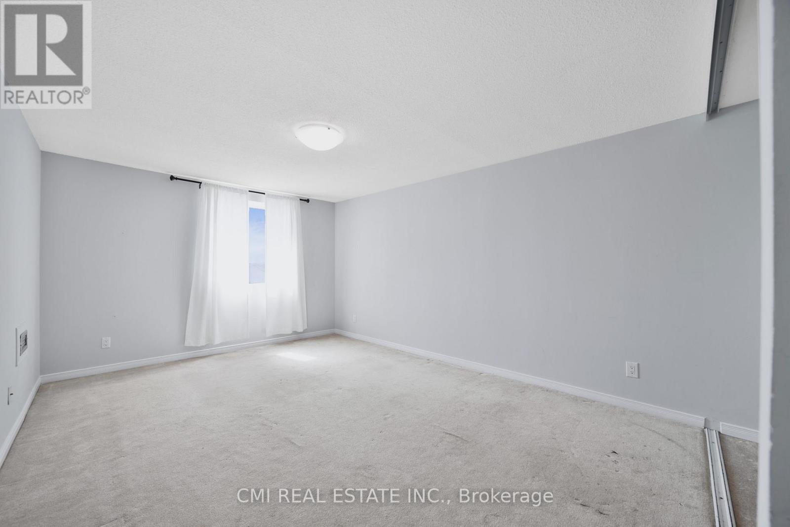 Photo 17 of 302 6720 Glen Erin Drive, Mississauga ON