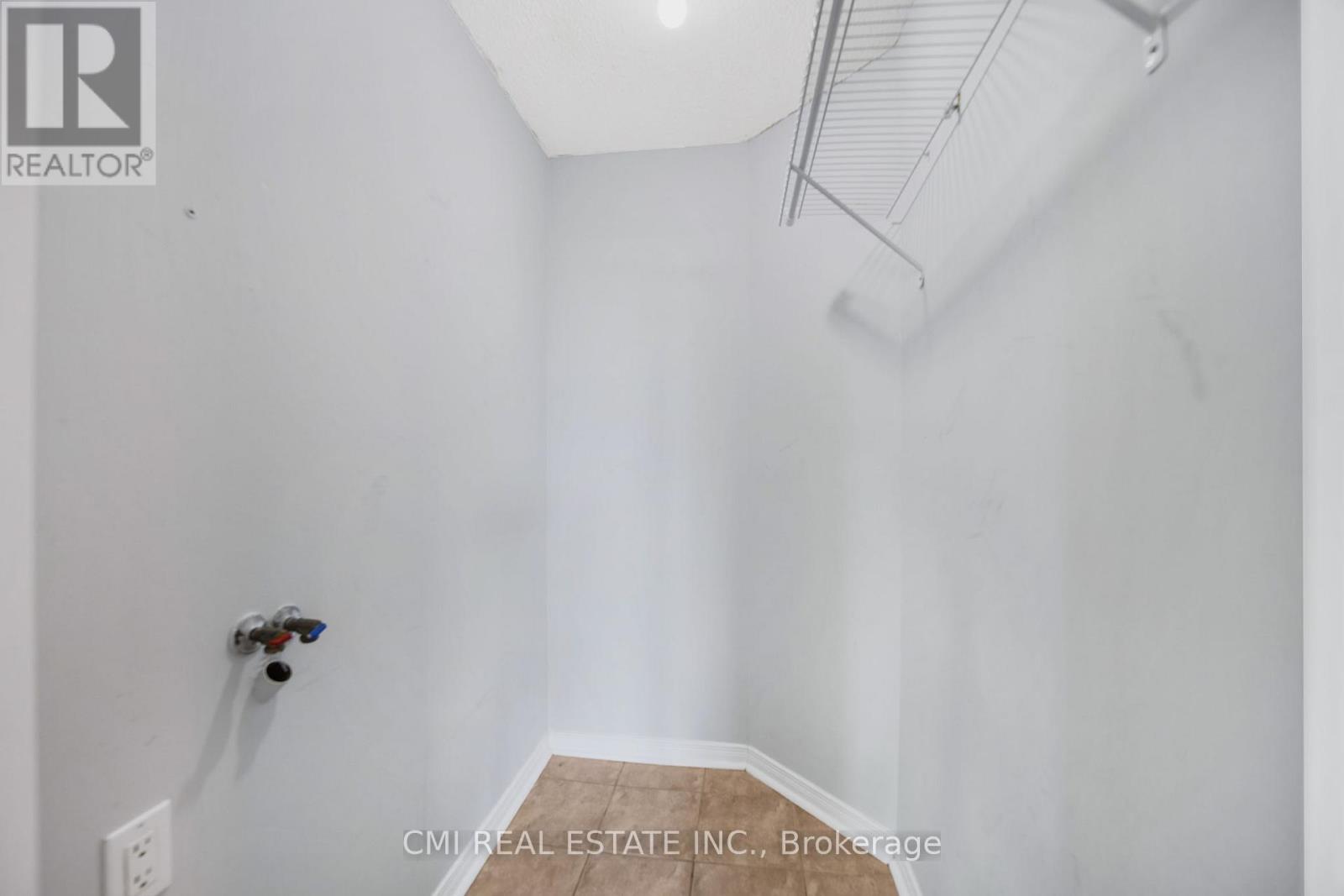 Photo 6 of 302 6720 Glen Erin Drive, Mississauga ON