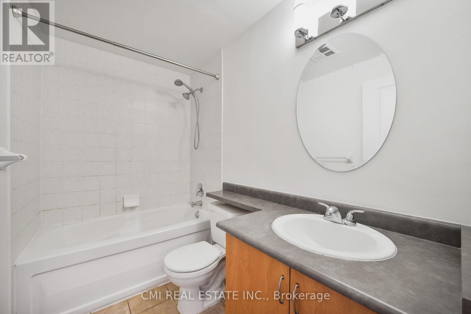 Photo 8 of 302 6720 Glen Erin Drive, Mississauga ON