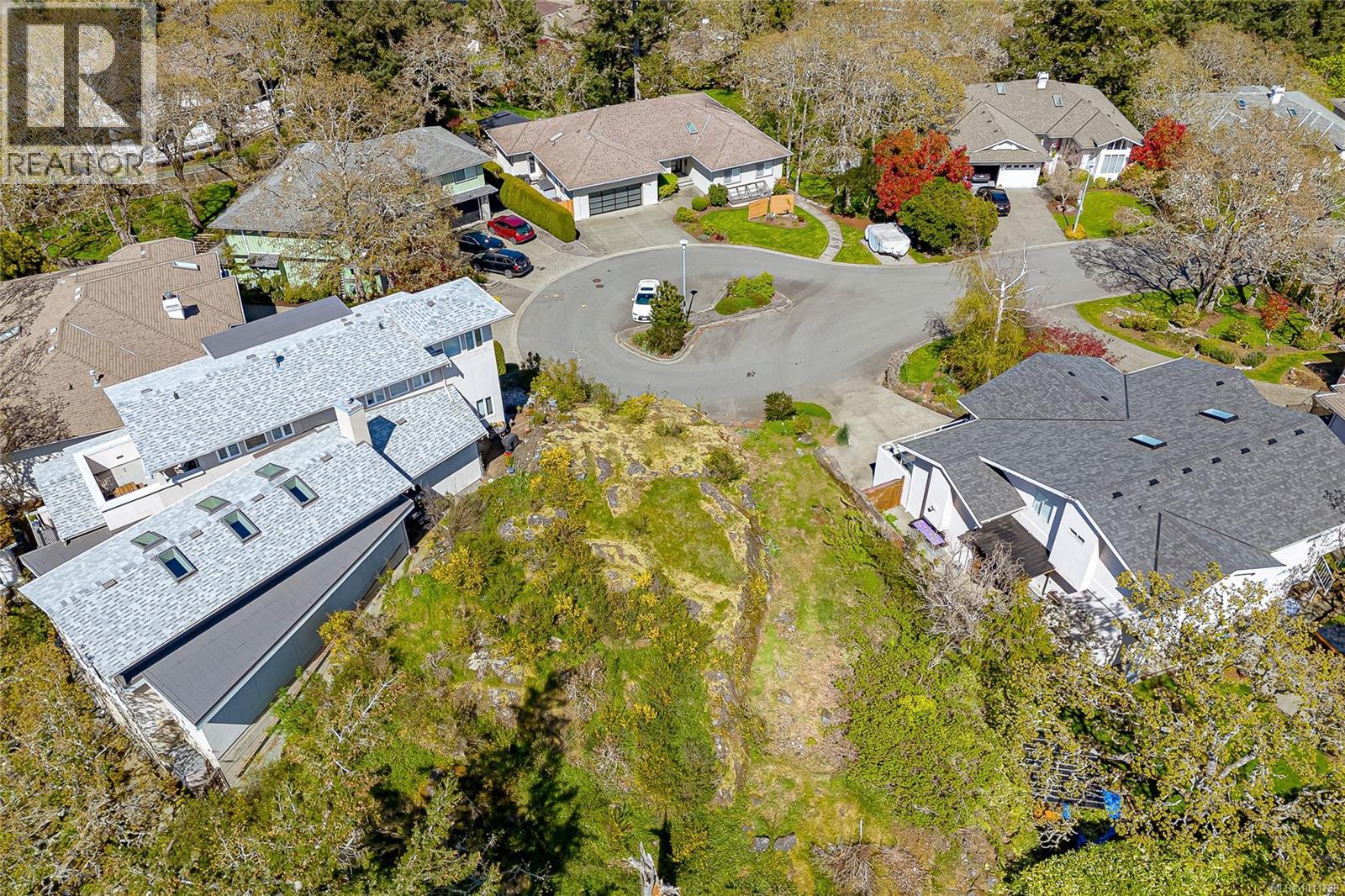 Photo 10 of 4280 Westervelt Pl, Saanich BC
