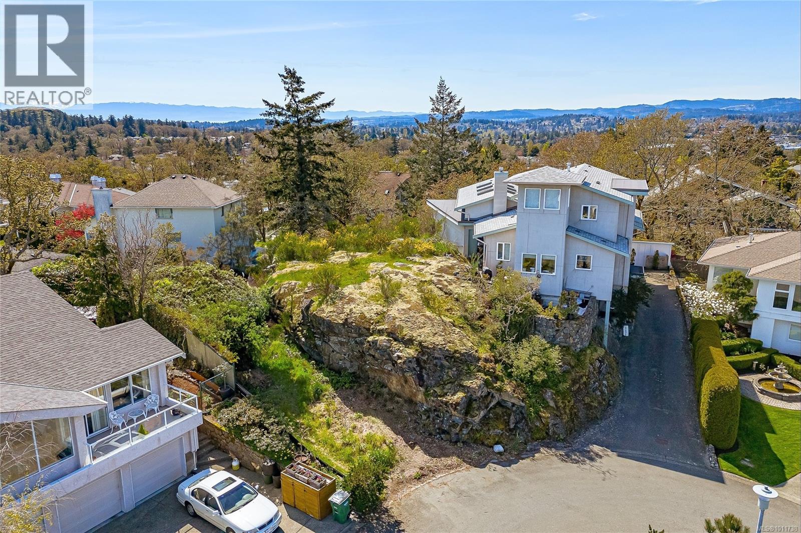 Photo 7 of 4280 Westervelt Pl, Saanich BC