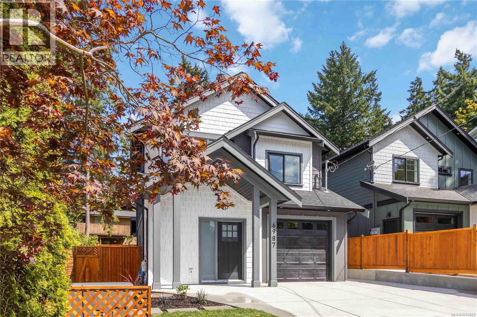 Photo 2 of 6987 Hagan Rd, Central Saanich BC