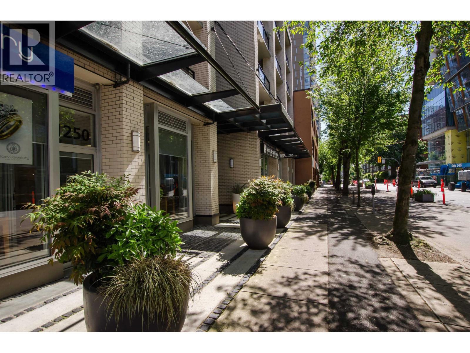Photo 4 of 204 1252 Hornby Street, Vancouver BC