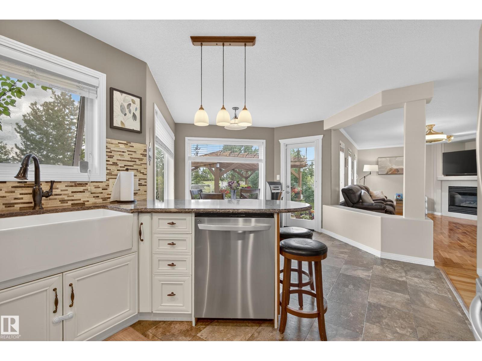 Photo 13 of 394 Hollick Kenyon Rd Nw, Edmonton AB
