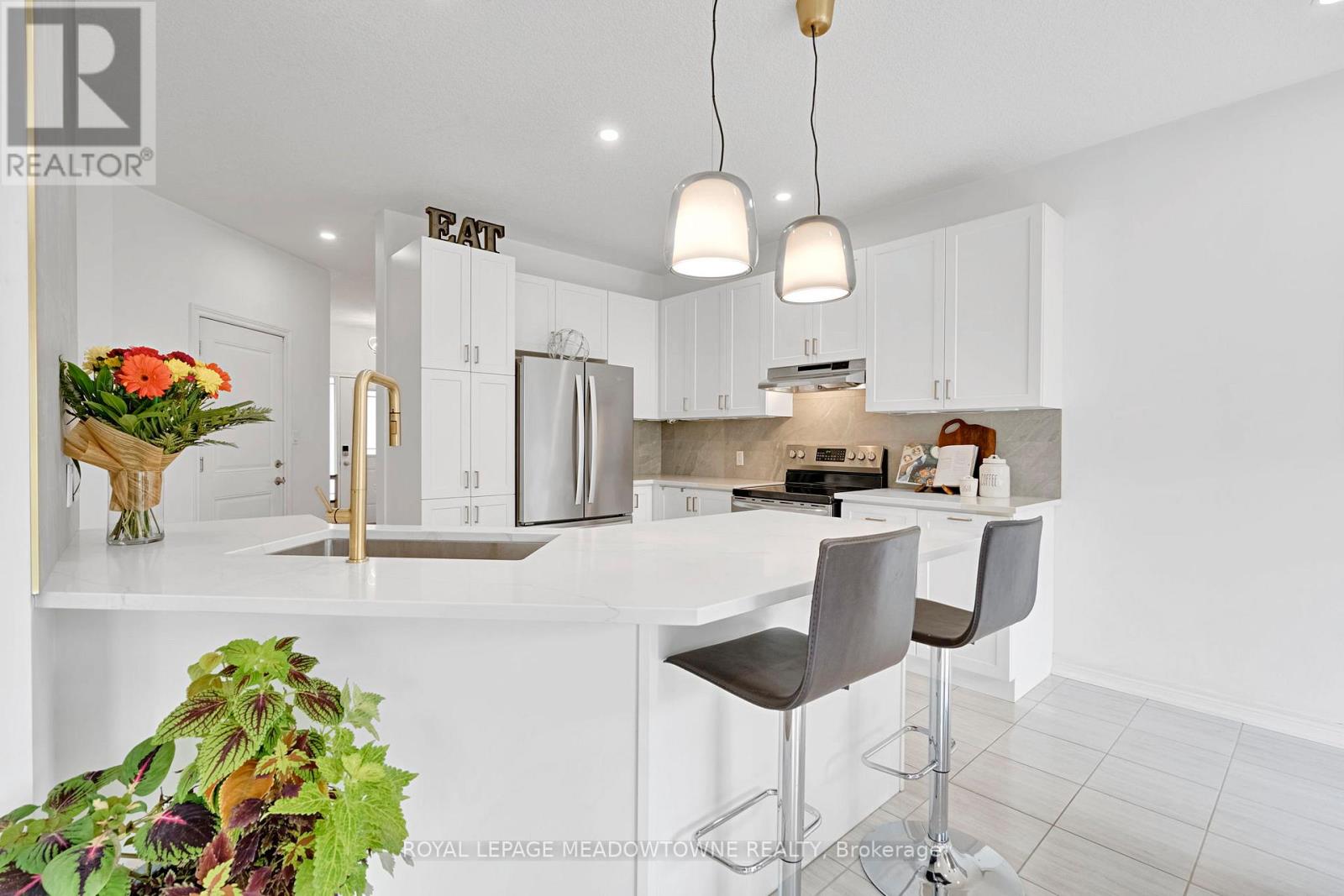 Photo 13 of 266 Dalgleish Trail, Hamilton ON