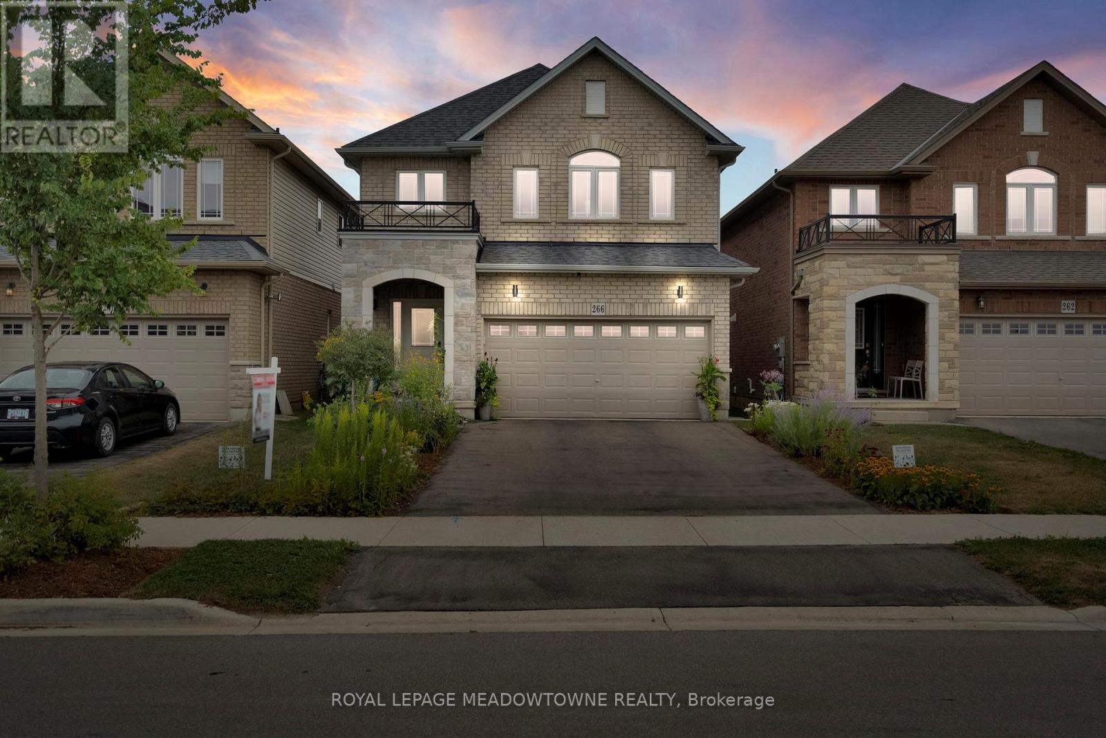 Photo 2 of 266 Dalgleish Trail, Hamilton ON