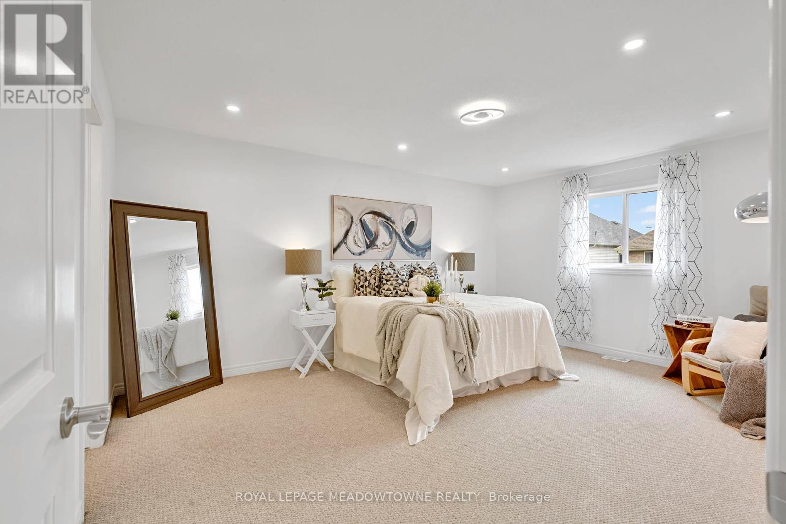 Photo 22 of 266 Dalgleish Trail, Hamilton ON