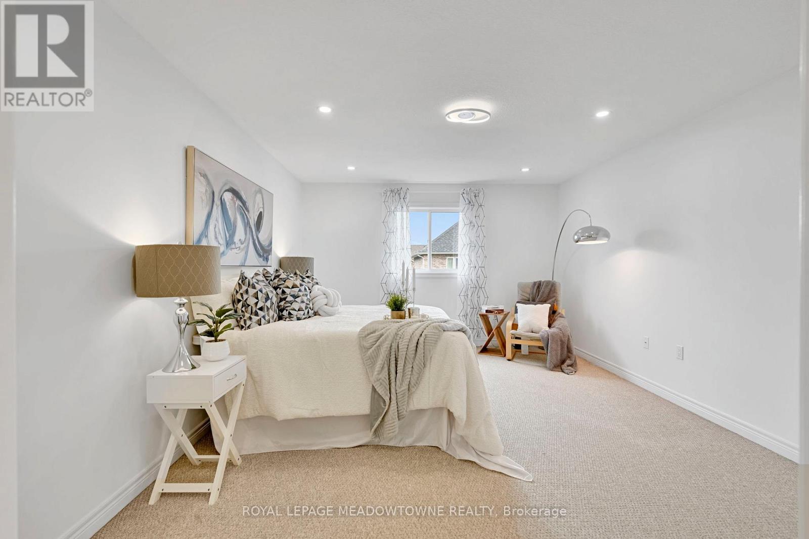 Photo 23 of 266 Dalgleish Trail, Hamilton ON