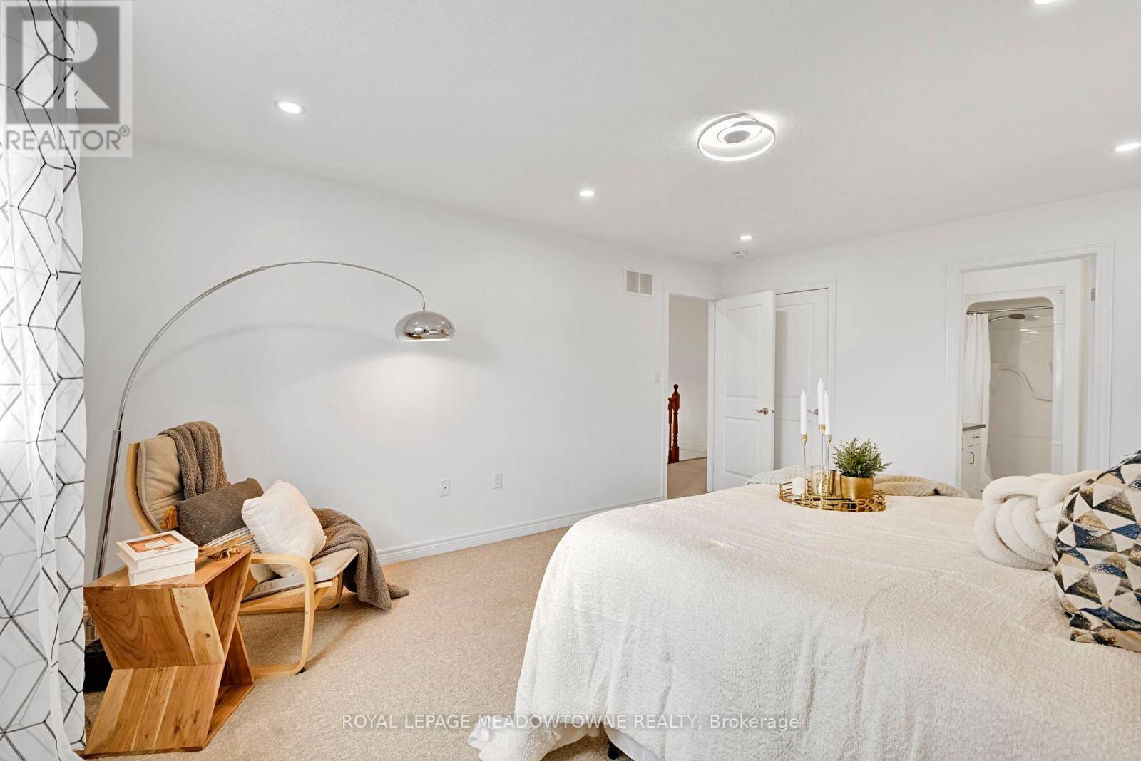 Photo 24 of 266 Dalgleish Trail, Hamilton ON