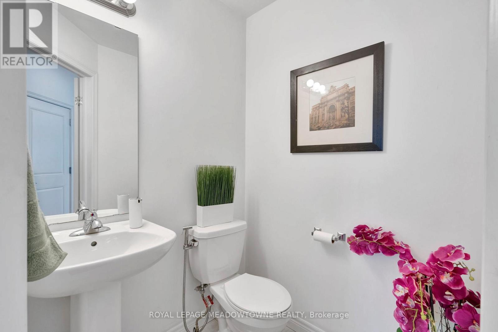 Photo 7 of 266 Dalgleish Trail, Hamilton ON