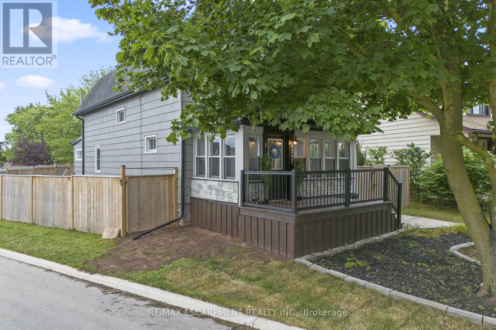 Photo 2 of 1 4297 East Avenue, Lincoln ON