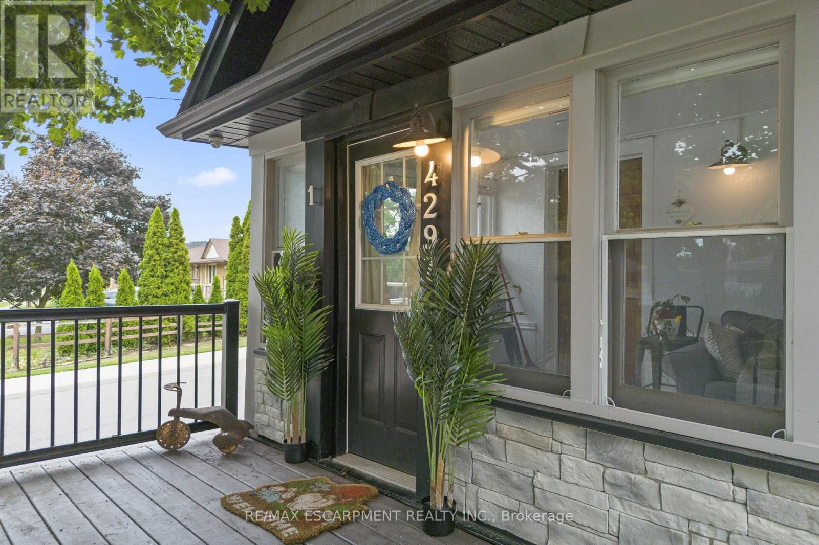 Photo 3 of 1 4297 East Avenue, Lincoln ON