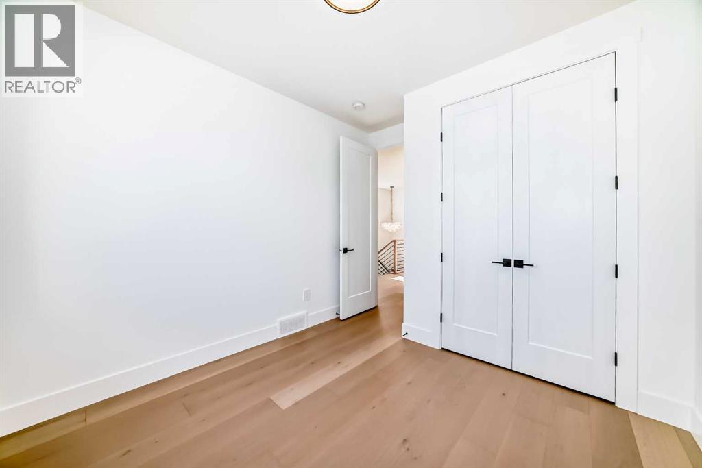 Single Family House for Sale in   Avenue SW North Glenmore Park Calgary 