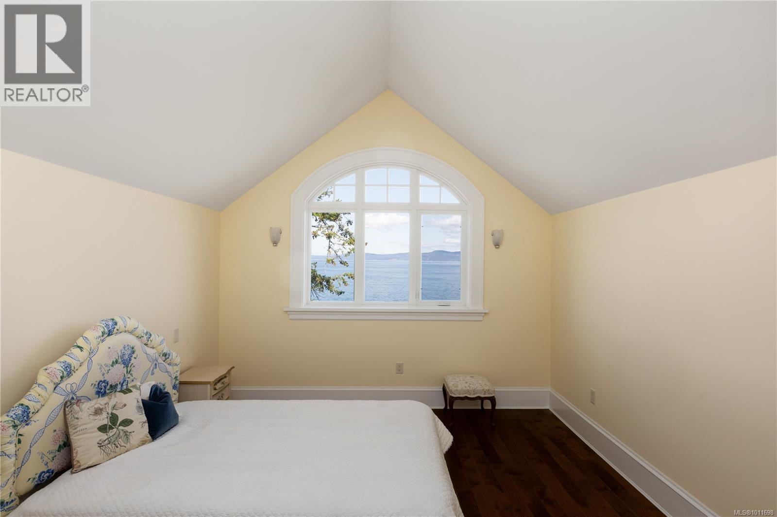  2600 Queenswood Drive, Saanich