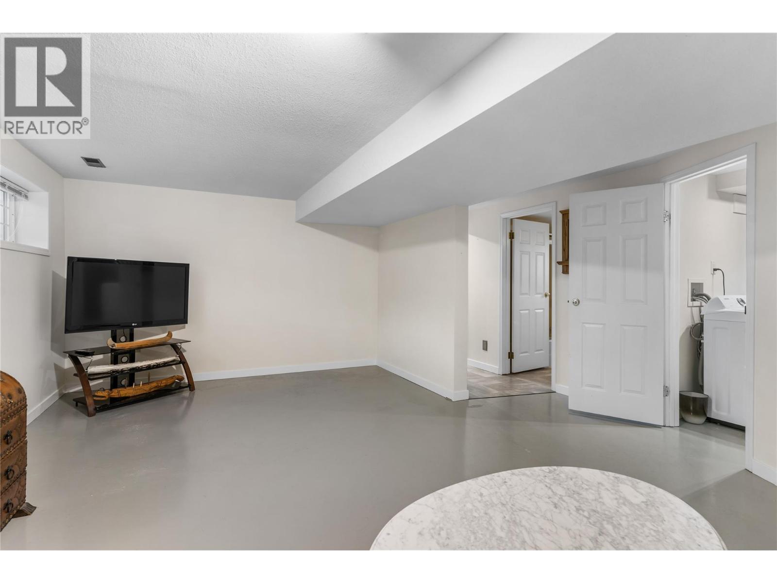 Photo 4 of 1390 Creekside Road, Kelowna BC