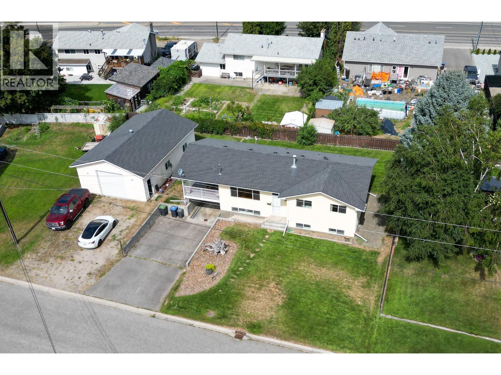 Photo 9 of 1390 Creekside Road, Kelowna BC