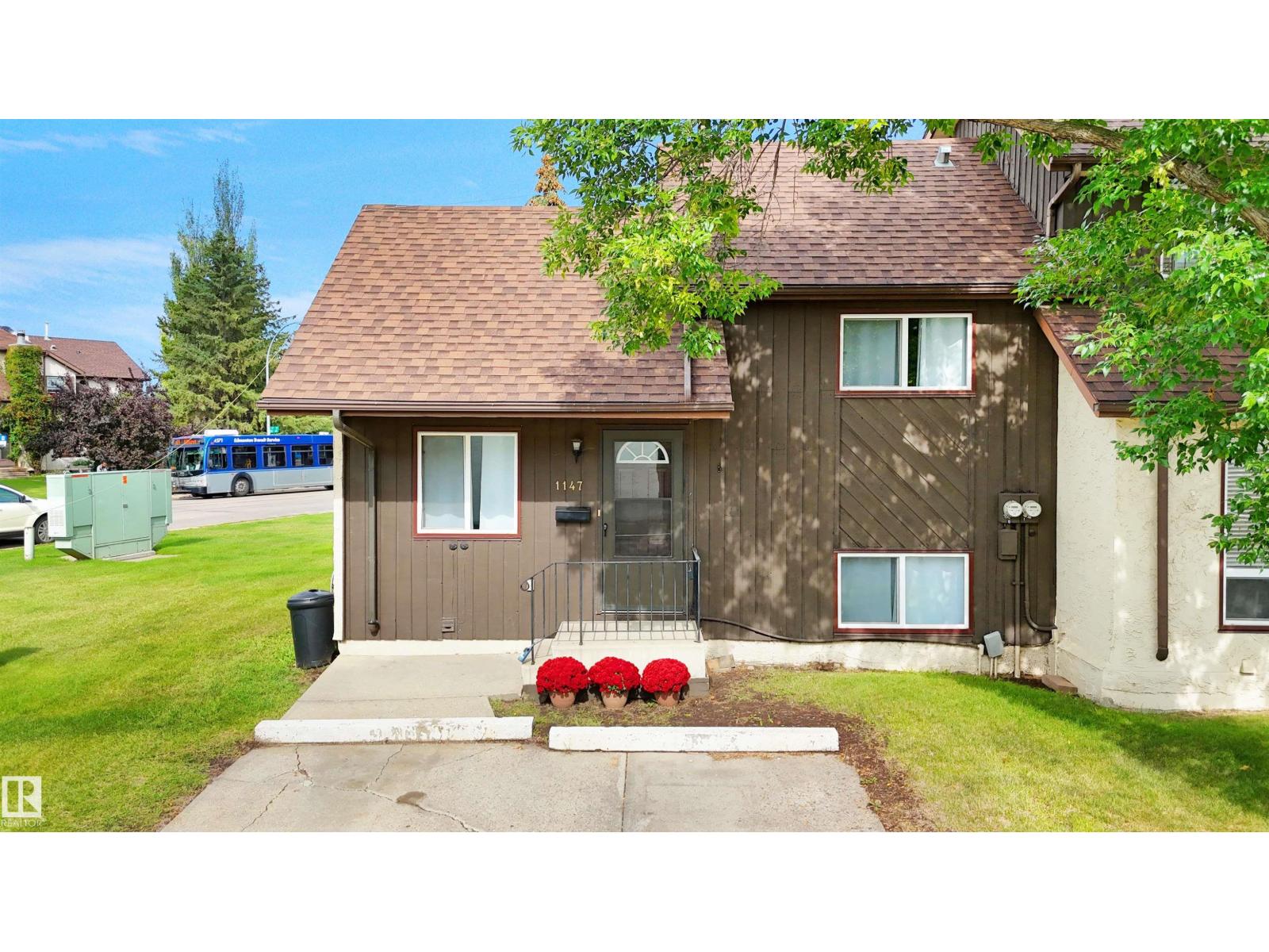 Photo 1 of 1147 62 St Nw, Edmonton AB