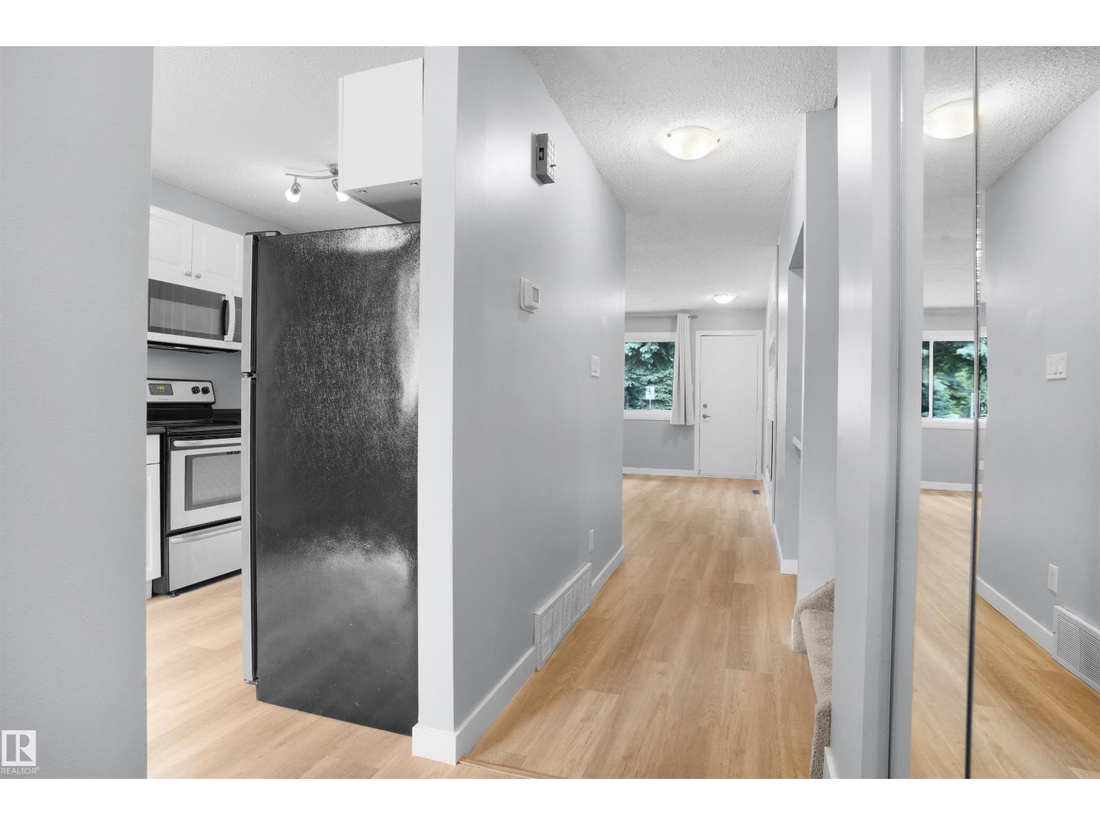 Photo 4 of 1147 62 St Nw, Edmonton AB