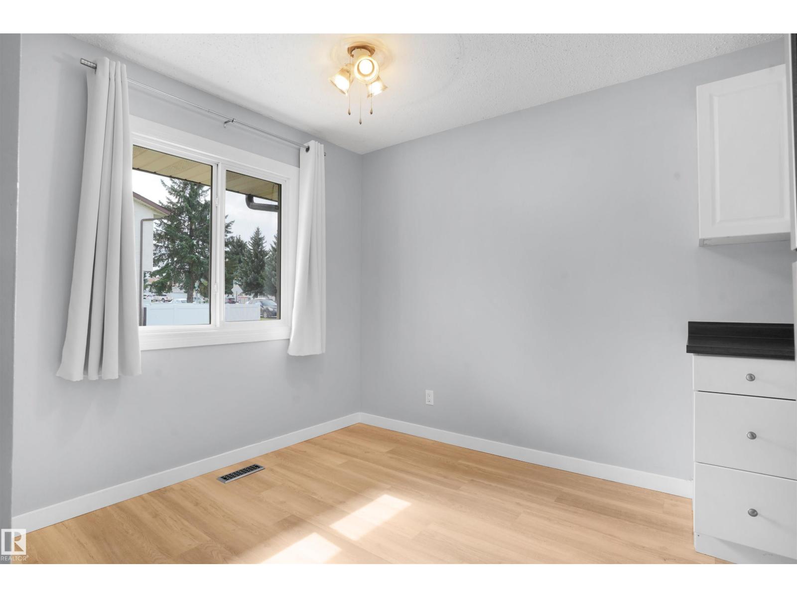 Photo 6 of 1147 62 St Nw, Edmonton AB