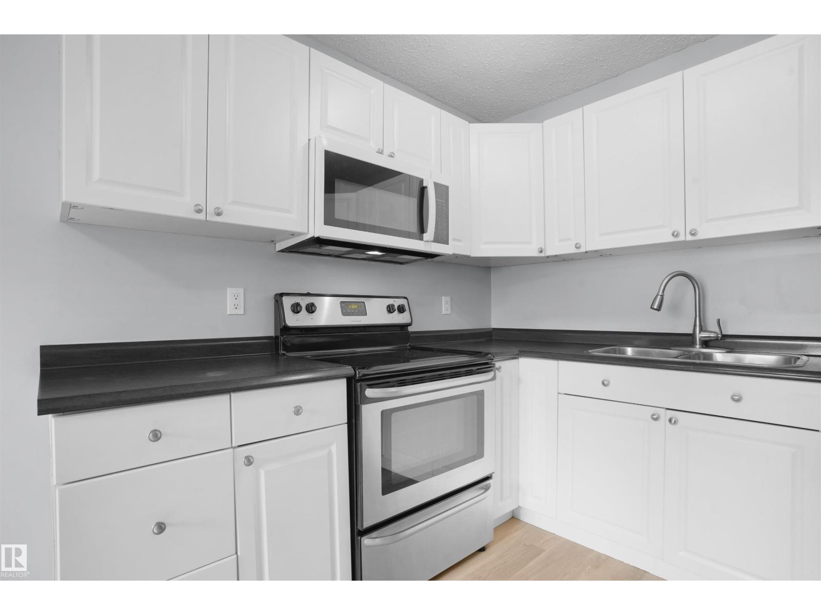 Photo 8 of 1147 62 St Nw, Edmonton AB