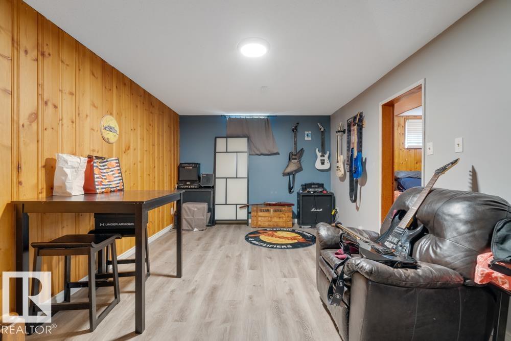 Photo 20 of 12026 38 St Nw, Edmonton AB